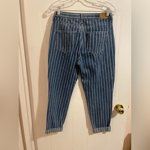 American Eagel stopped Mom jeans - Picture 2 of 5